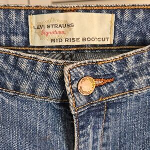 Levis Signature Jeans Womans Misses 12 Short Mid Rise Boot Cut